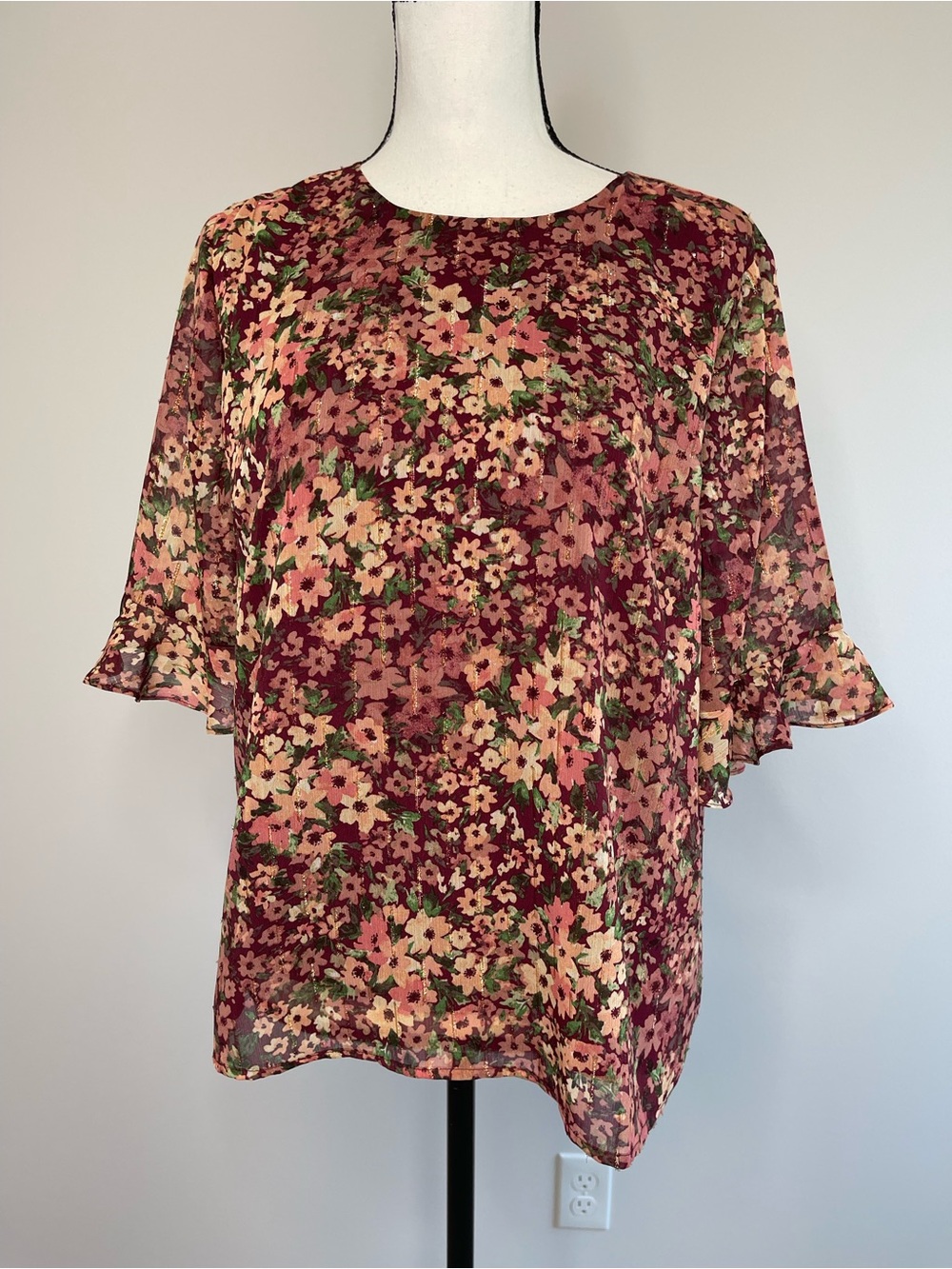 CeCe new with tags size large short sleeve floral blouse with sleeve details NWT